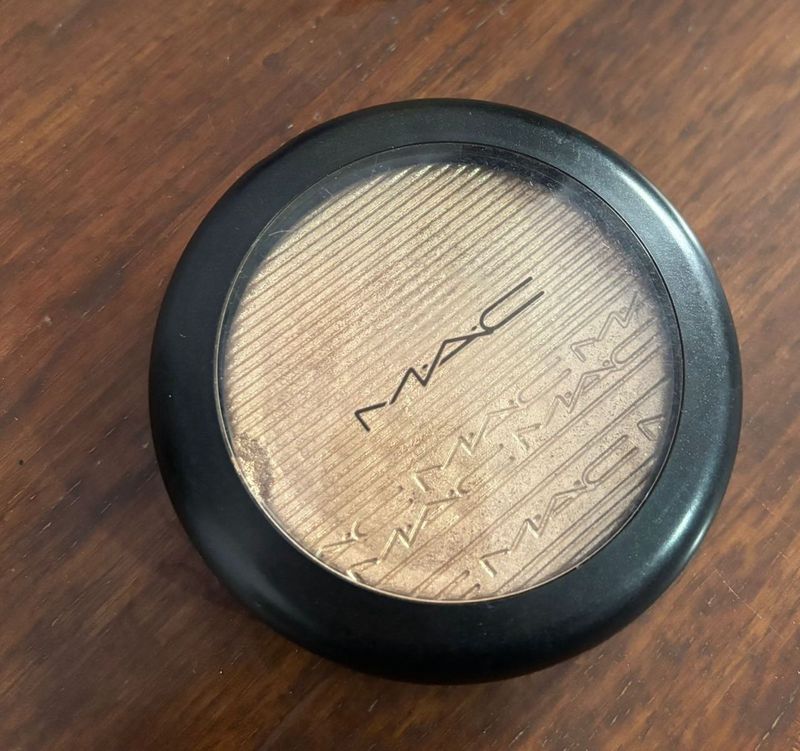 MAC Highlighter (whisper light)