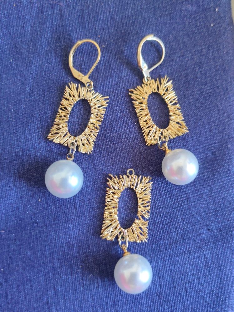 Pearl Set With Pendant