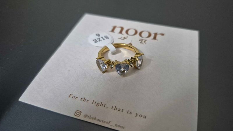 Anti-tarnish tri-hearts ring