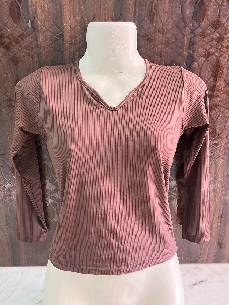 Ribbed V-Neck Cropped Top