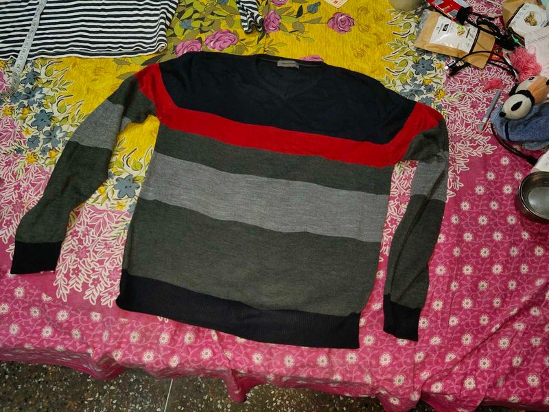 Striped V-Neck Sweater light imported