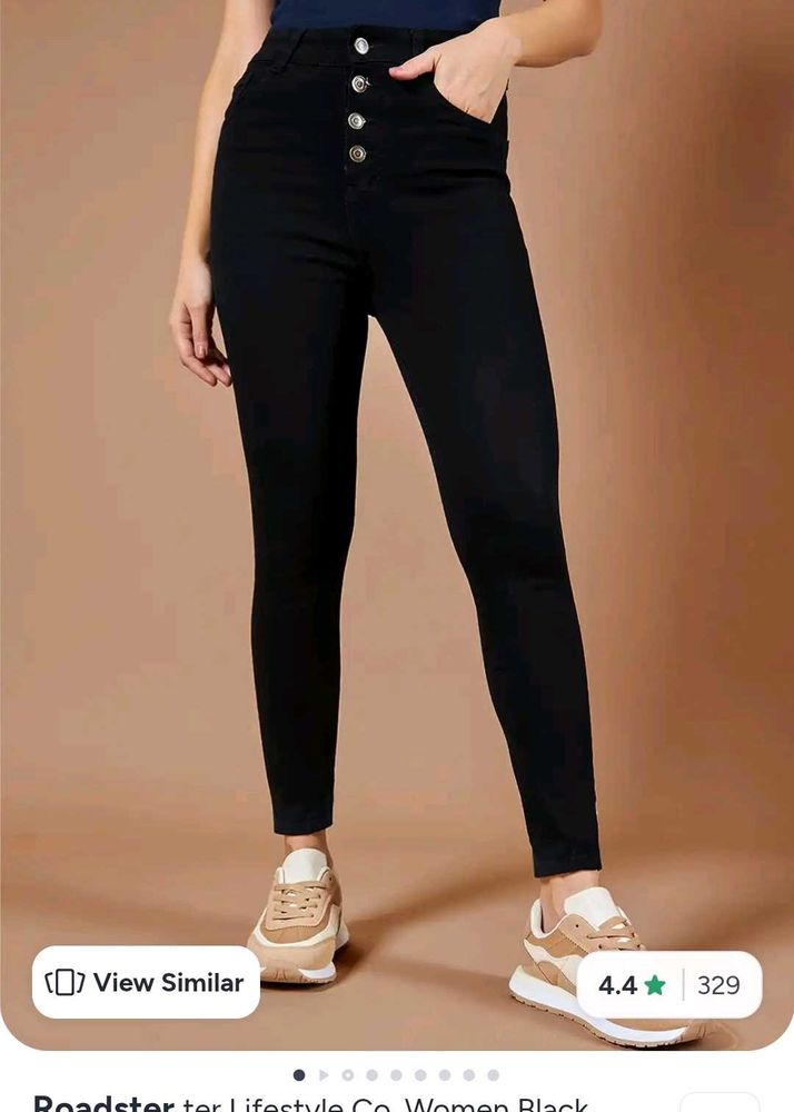 Stylish Black High-Waisted Jeans