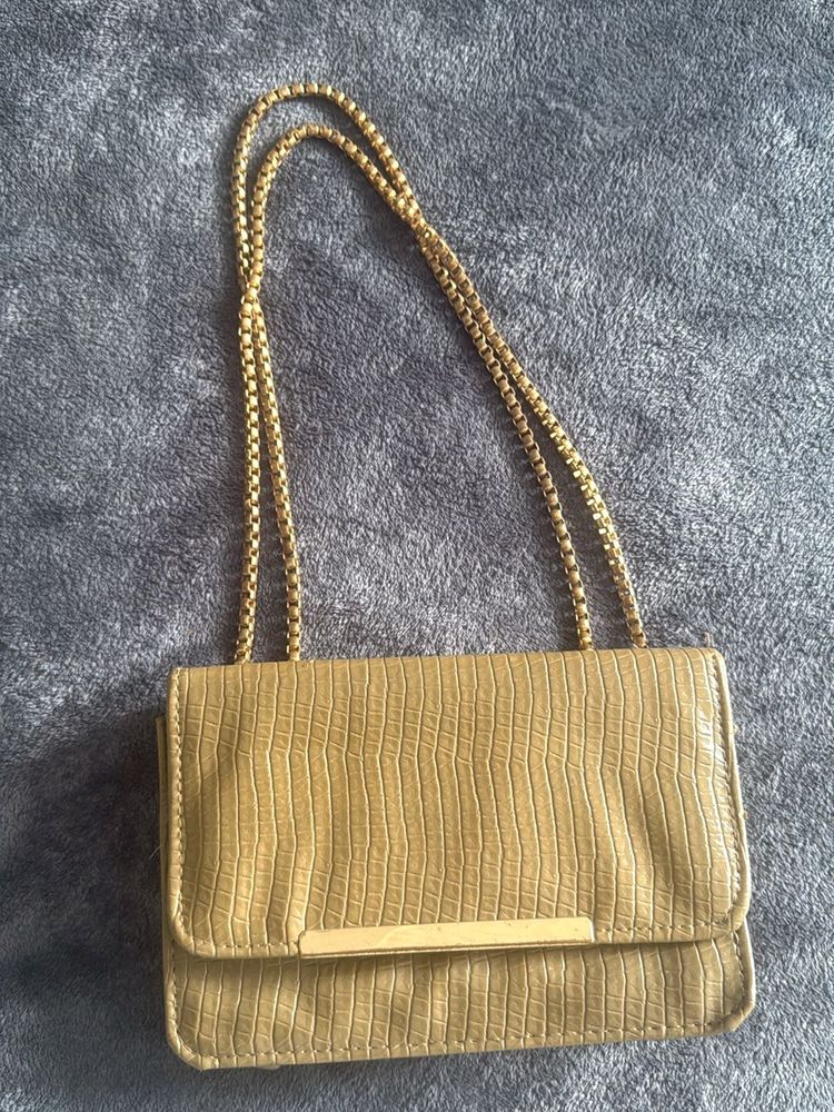 Stylish Textured sling with Gold Chain