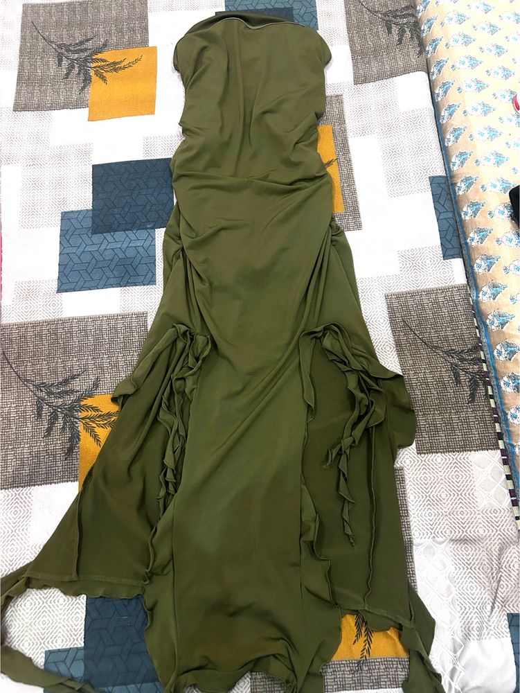 Elegant Off Shoulder Olive Green Maxi Dress 💚✨