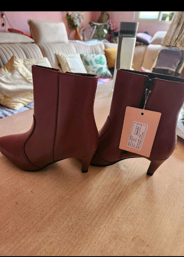 Dressberry Maroon Kitten Heel Boots