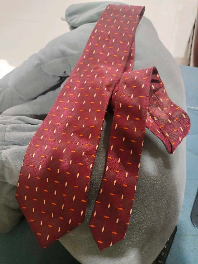 Luxury brand Saks Maroon Tie-Made in Italy