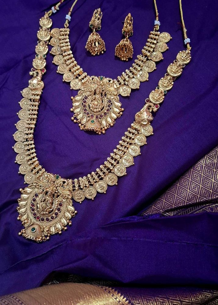 Traditional Gold Tone Necklace &amp; Earring Set