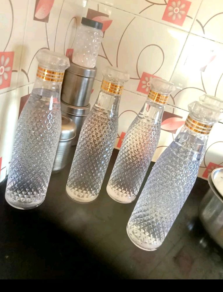 Brand New***Diamond Style Bottles Set Of 4 Bottle