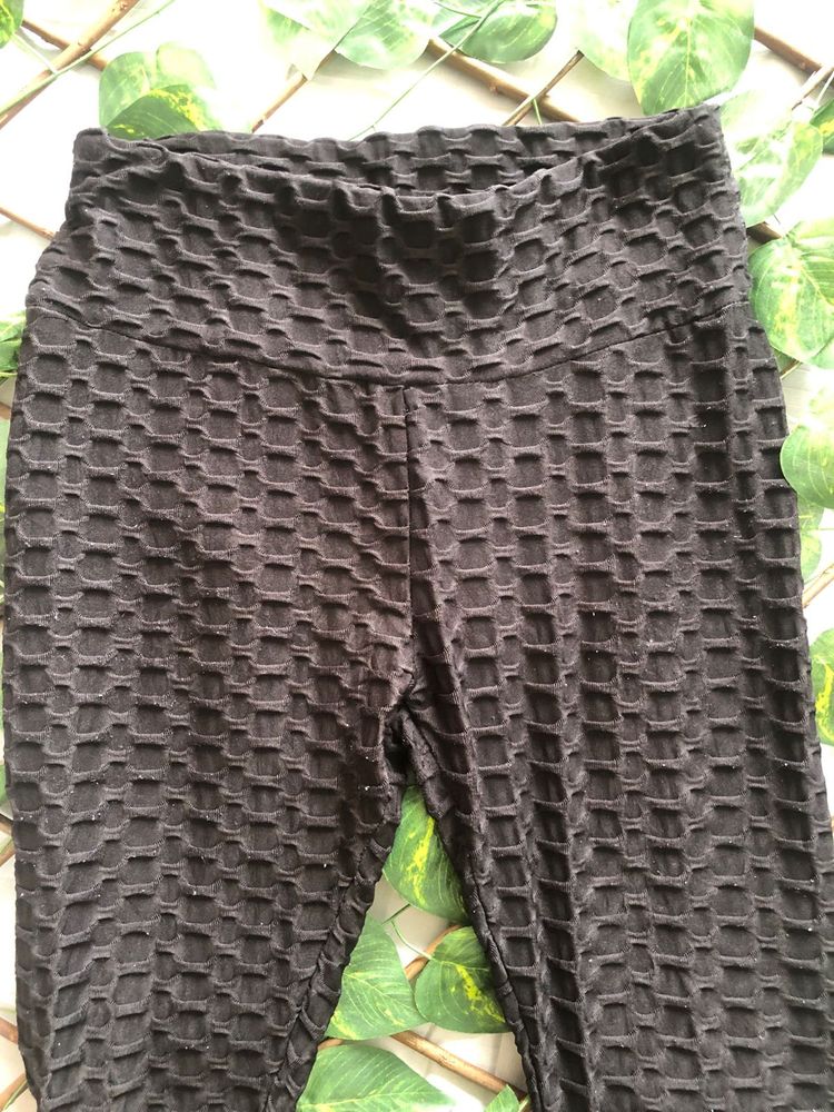 Butt Scrunch Textured Black Leggings