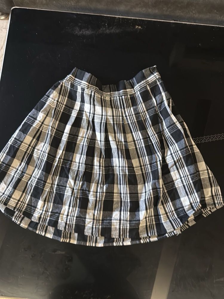 Chic Plaid Skirt
