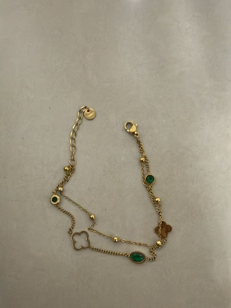 Elegant Gold Bracelet with Emerald Accents