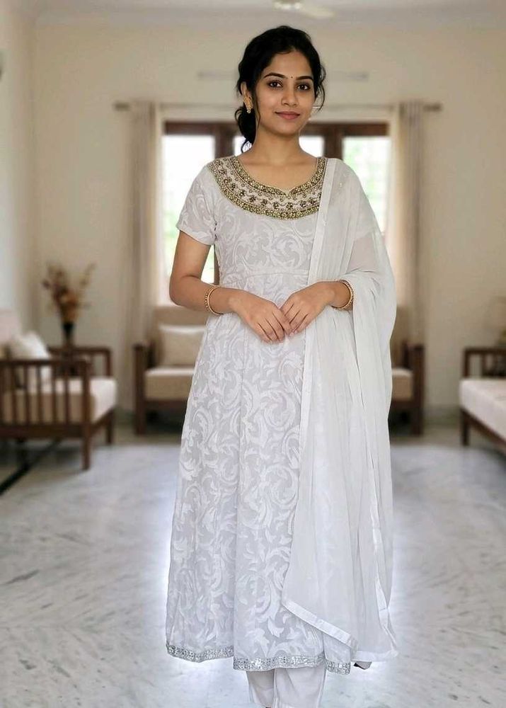 Elegant White Kurta Set with Dupatta