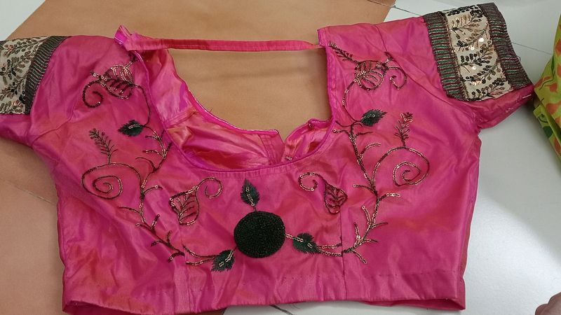 Onion Colour Saree With Blouse And Petticoat