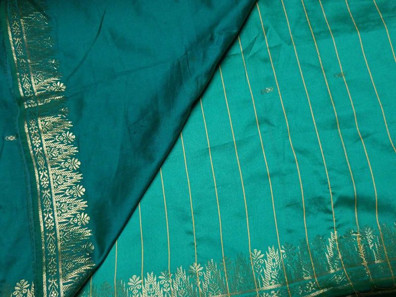 Beautiful Dark Green Saree With Thin Border