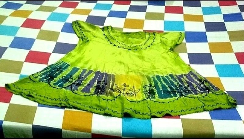 IT IS A GREEN COLOR WOMEN'S TOP.....