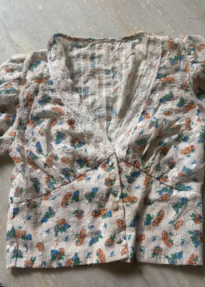 combo of Floral Print Puff Sleeve Top and off whit