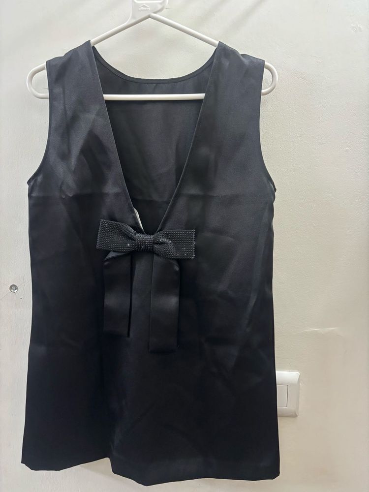 H&amp;M Chic Black Bow Back Dress