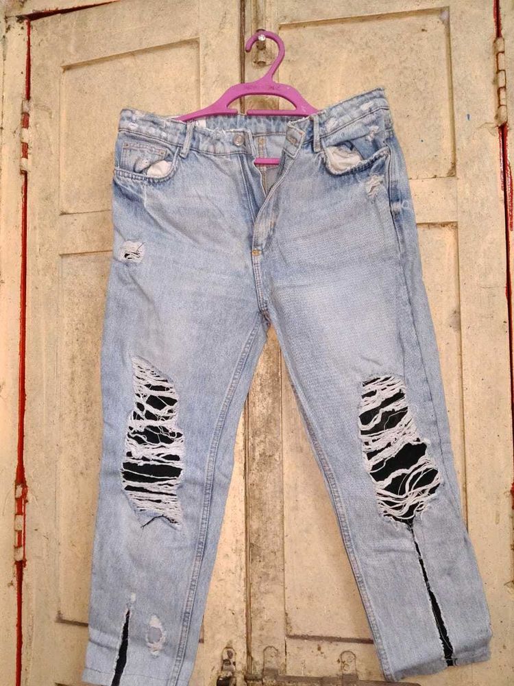 Light Wash Ripped Jeans