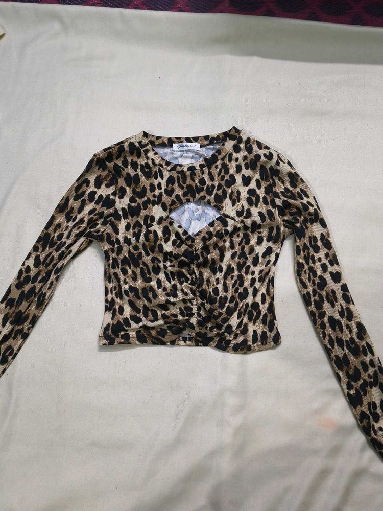 Animal print long sleeve stretchable top