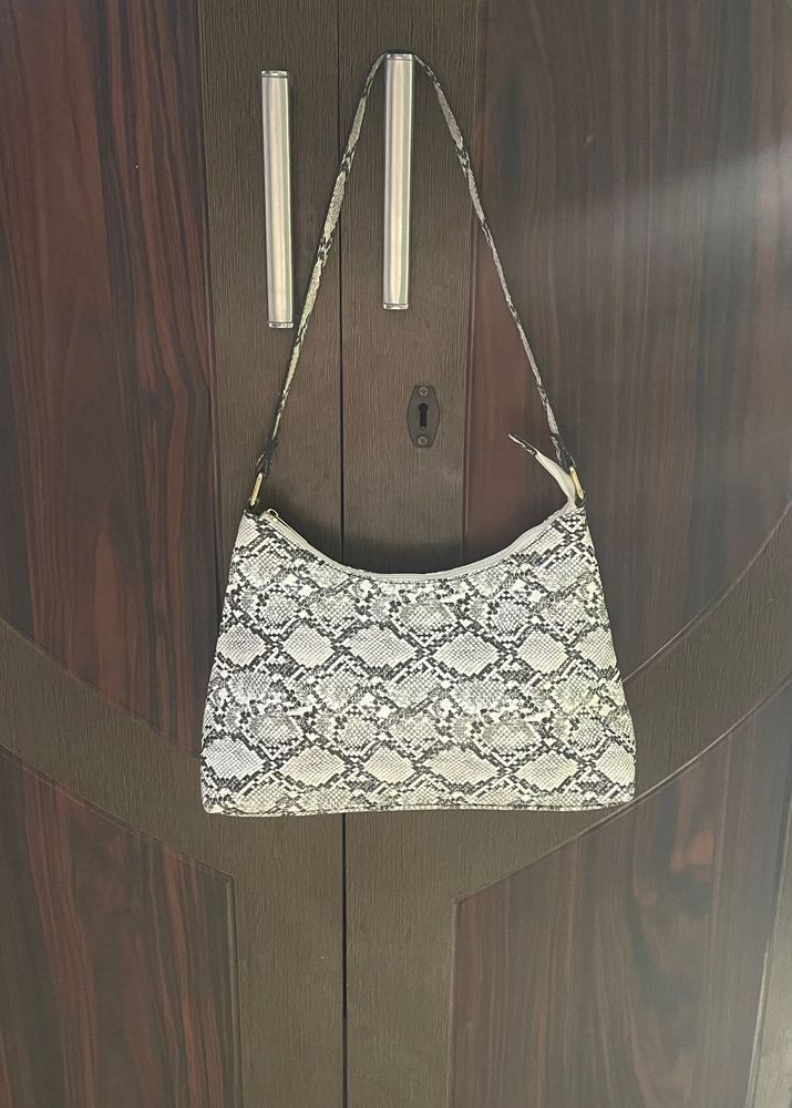 Stylish Snake Print Shoulder Bag