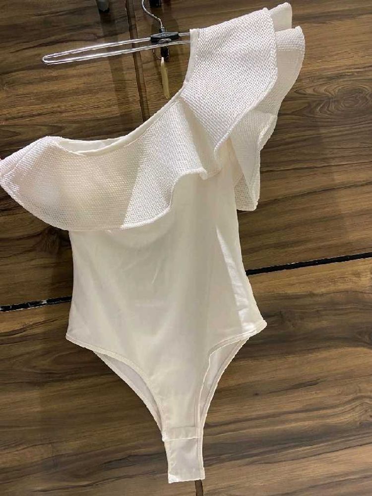 Chic White One-Shoulder Ruffle Bodysuit