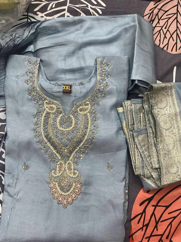 Elegant blue Kurta Set with Intricate Embroidery
