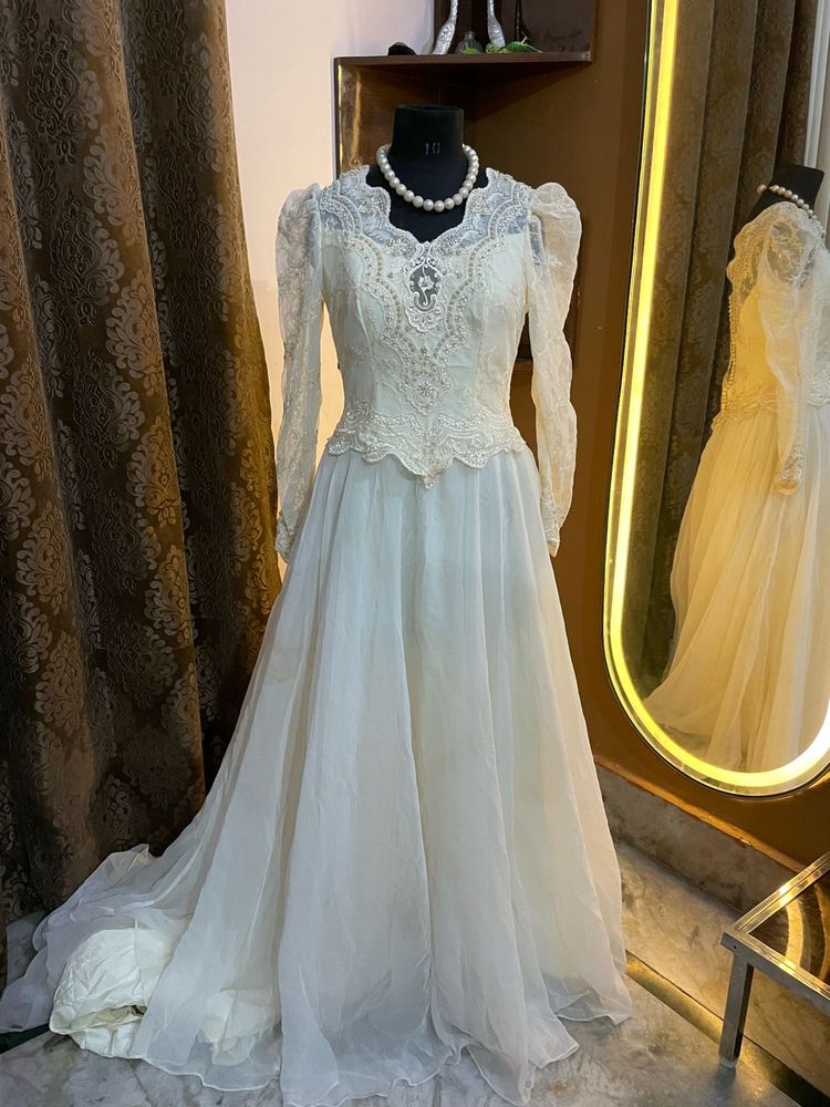 vintage full sleeve White Bridal Gown