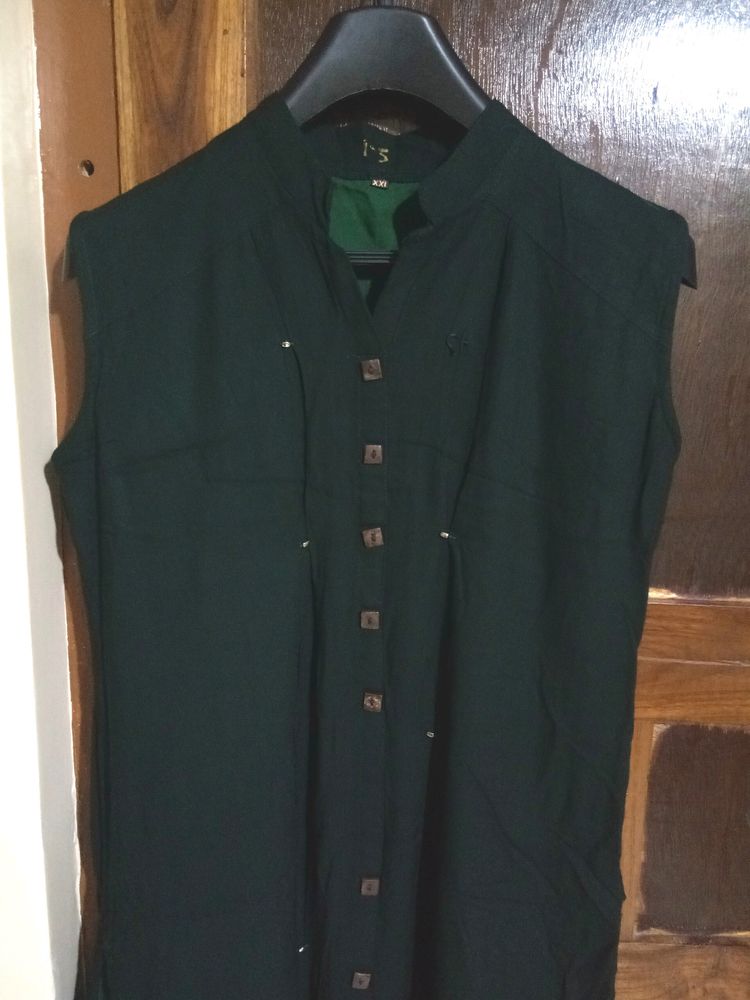 Green Sleeveless Button-Down Top