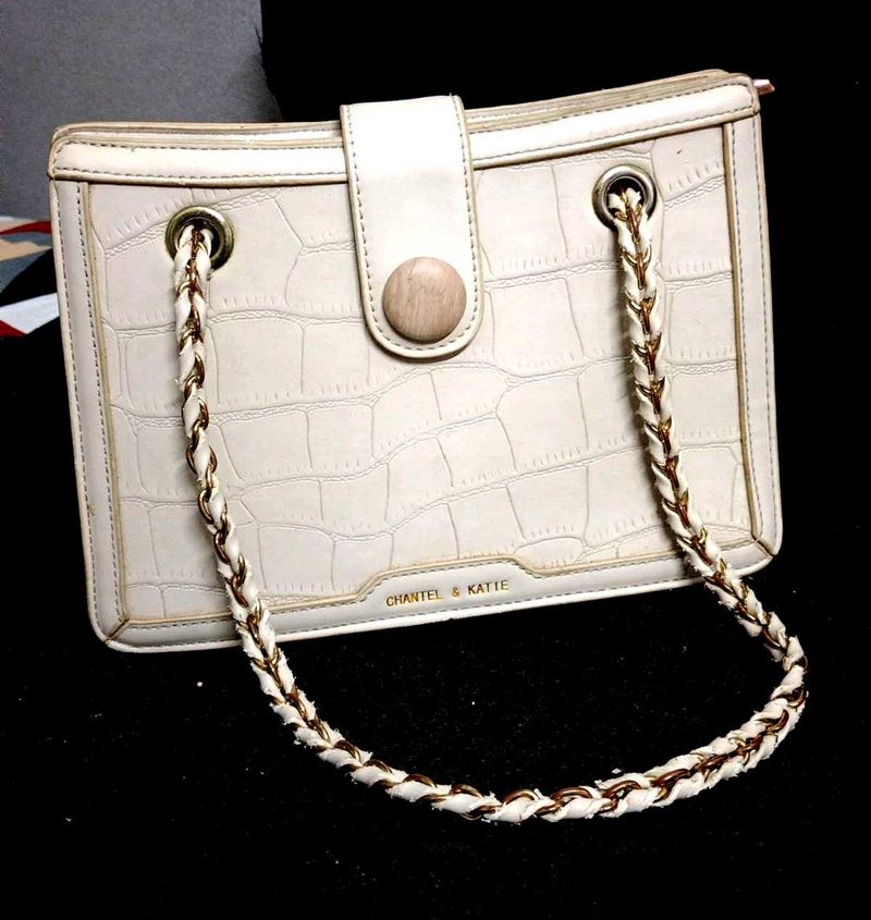 Chic White Croc Textured Shoulder Bag