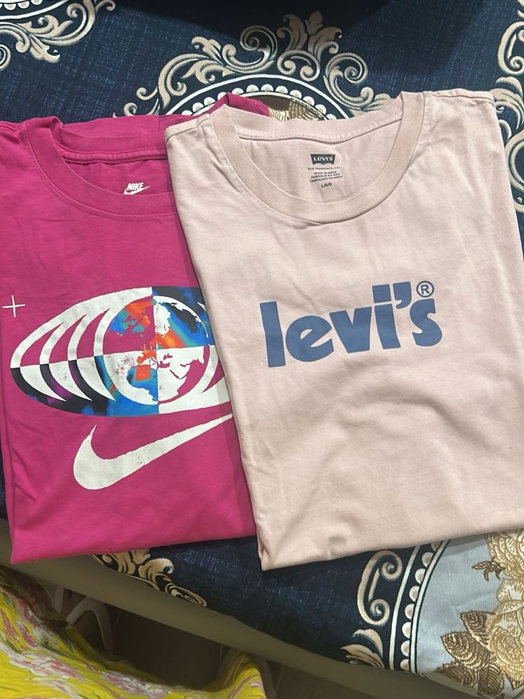Bundle of 2 T-Shirts: Nike &amp; Levi's