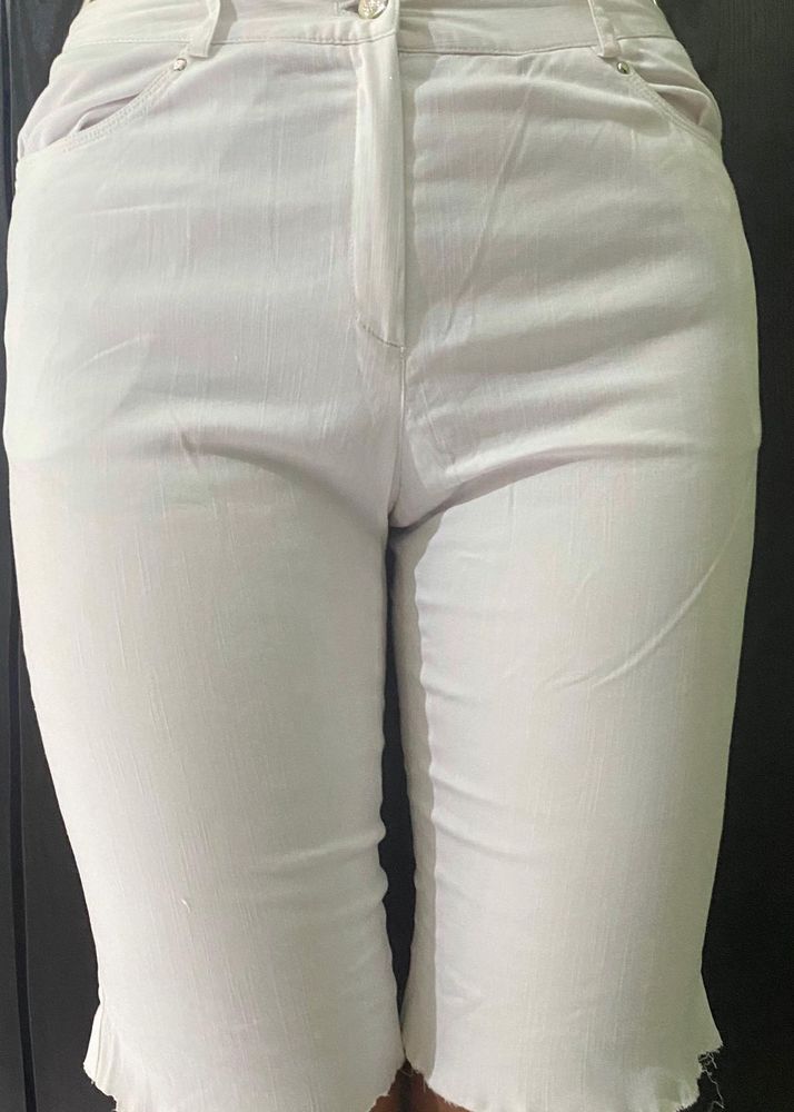 GOLF WEAR White Capri Pants