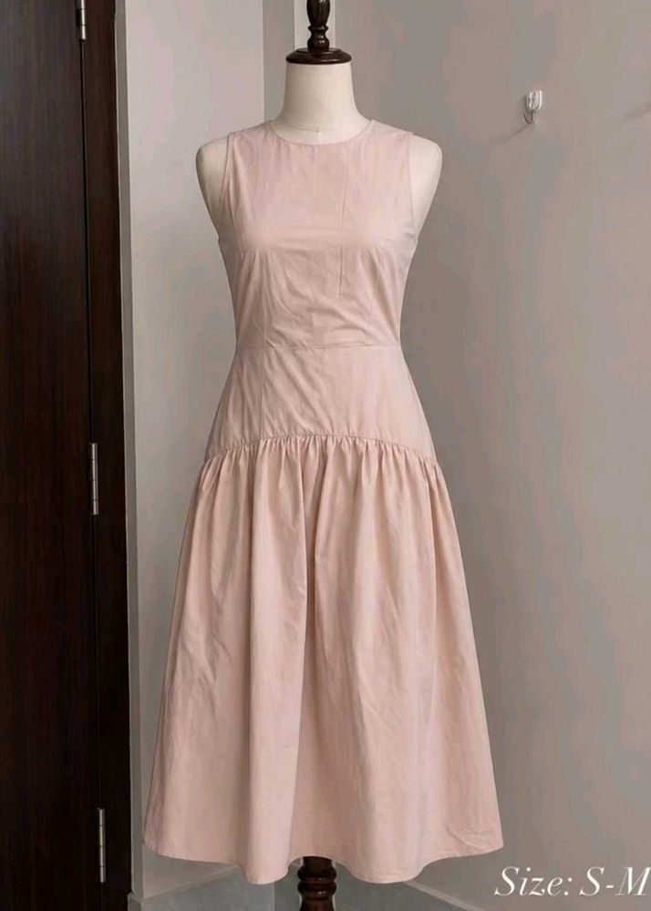 Chic Sleeveless Midi Dress