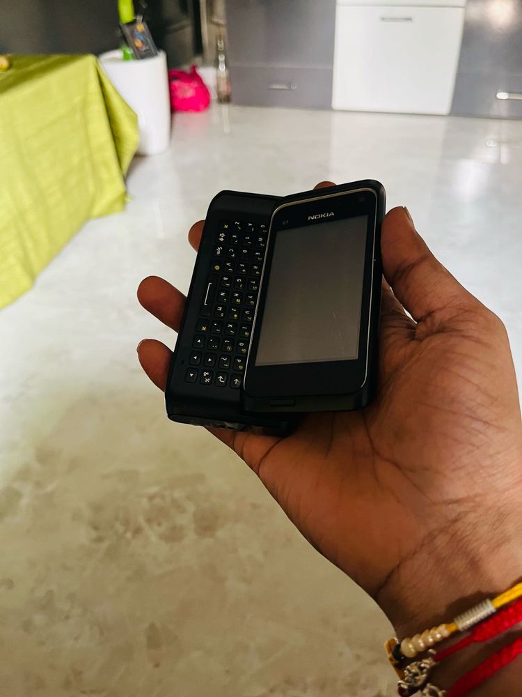 Nokia E7 Slide Phone