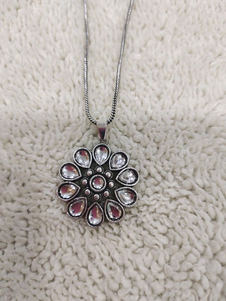silver  look alike pendant and chain
