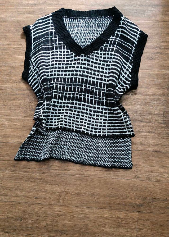Black &amp; White V-Neck Knit Vest