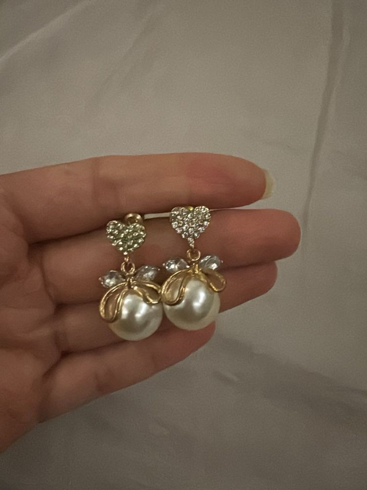 Elegant Pearl Heart Earrings