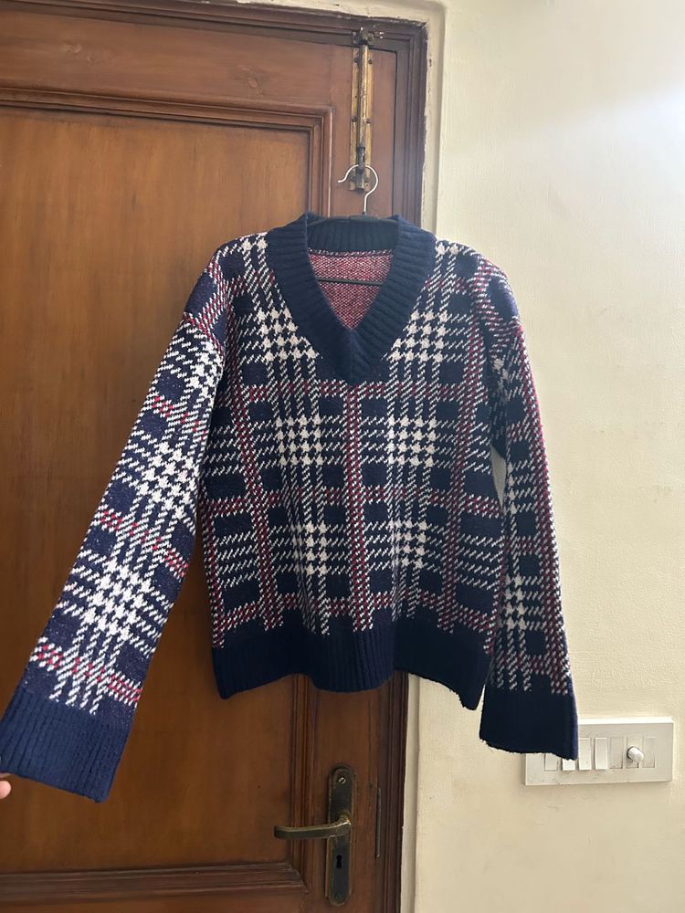 Stylish Plaid V-Neck Sweater