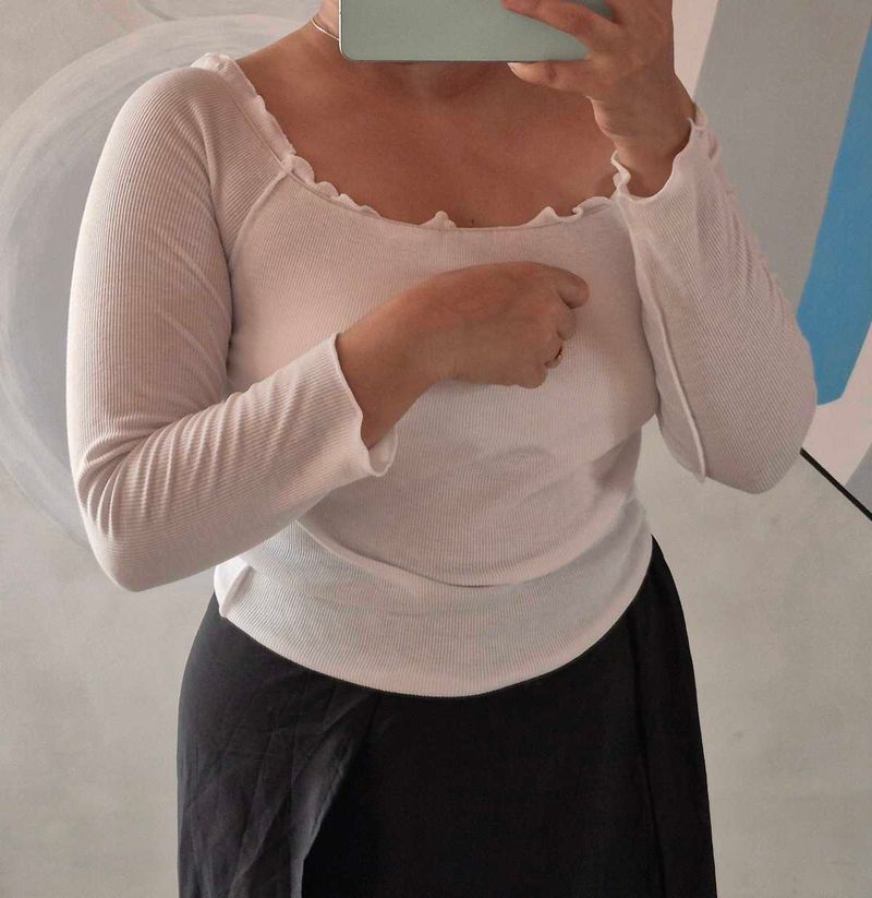 Ribbed Long Sleeve Top 🤍
