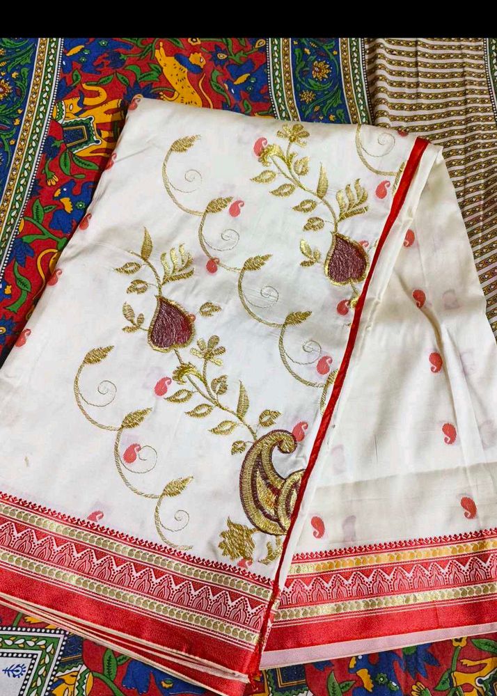 Elegant White Saree with Gold Embroidery