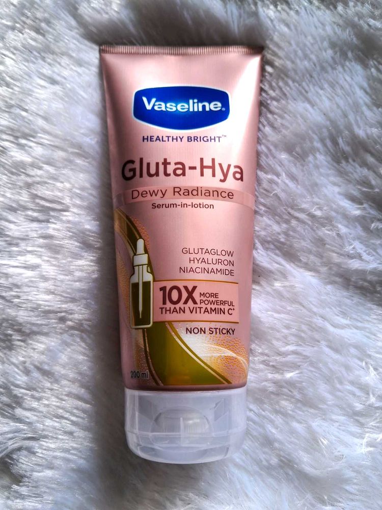 Gluta-Hya Serum in body lotion
