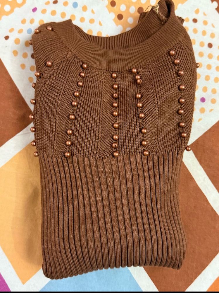 Ribbed Brown Knit Top with Pearls