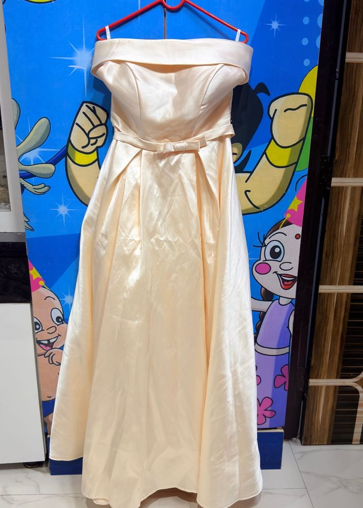 Elegant Off-Shoulder Evening Gown