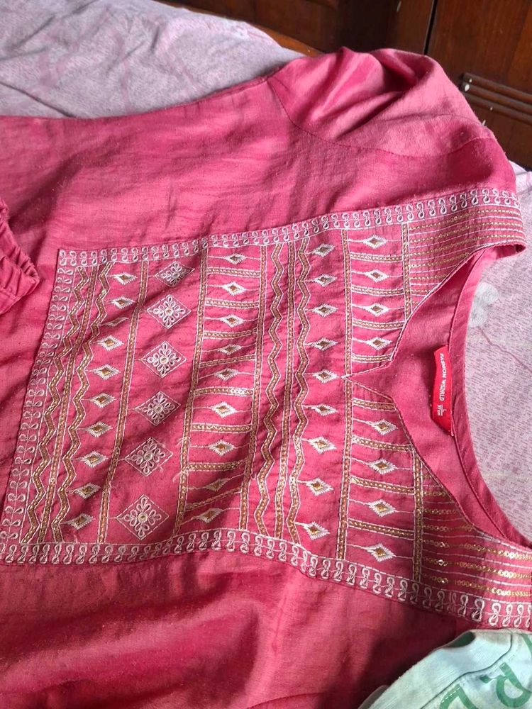 Embroidered Pink Kurta