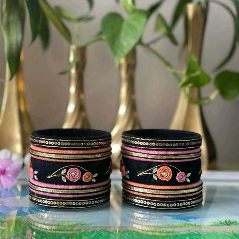 Embroidered Black Bangle Set🖤🩷