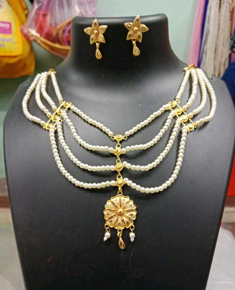 Elegant Pearl &amp; Gold Tone Necklace Set