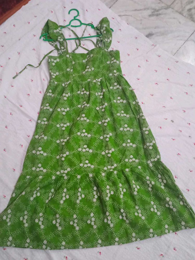 Savana Beach backless Green Embroidered Dress