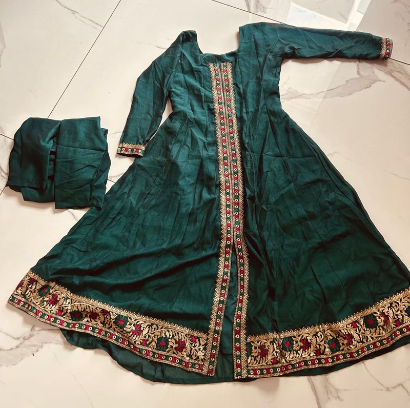 Emerald Green Kurta Set with Embroidery