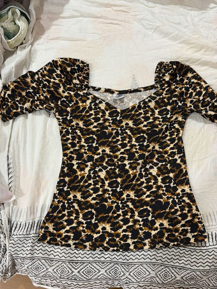 Leopard Print Puff Sleeve Top