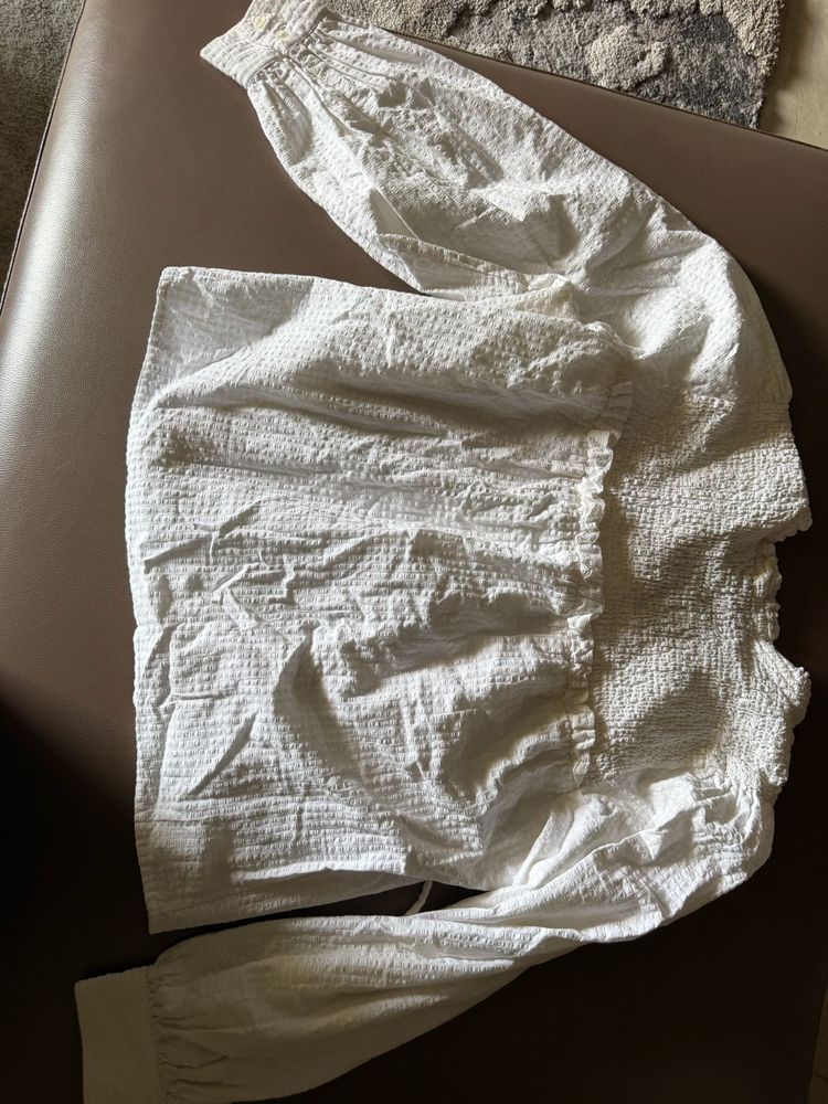 Chic White Textured Cropped Top