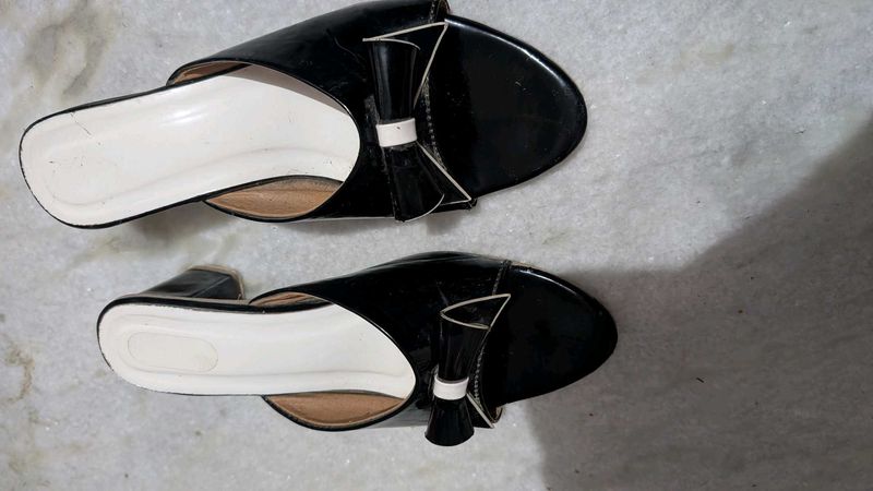 Stylish Black Bow Heels